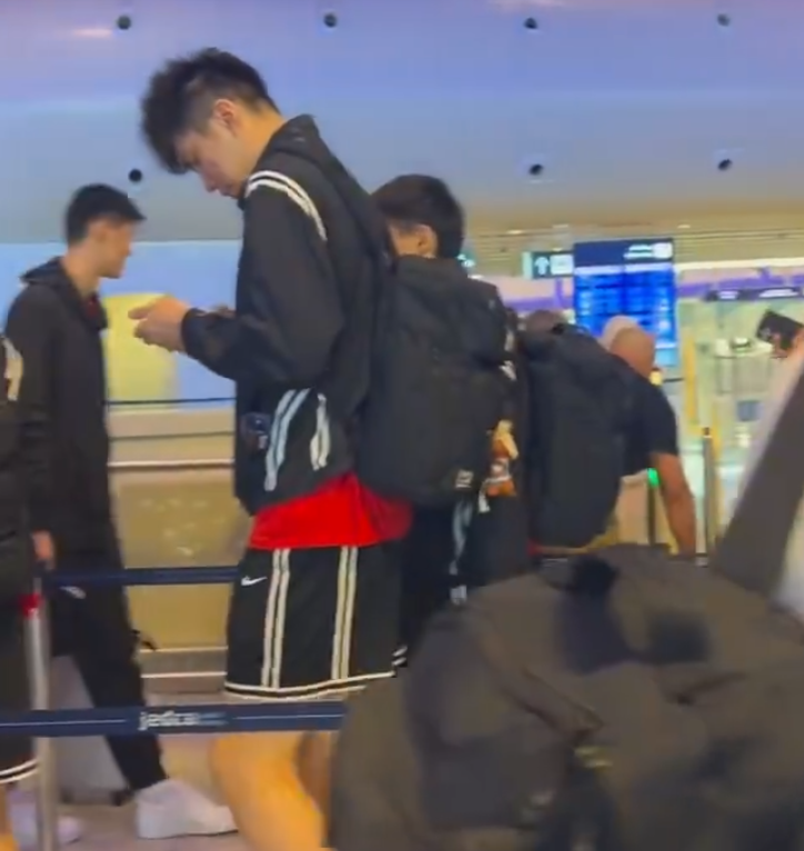 小胡热情的
