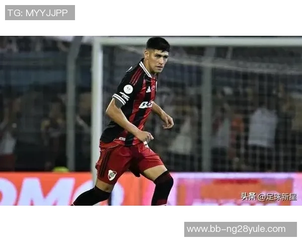 从街头到绿茵场:足球巨星如何在艰难困境中崭露头角